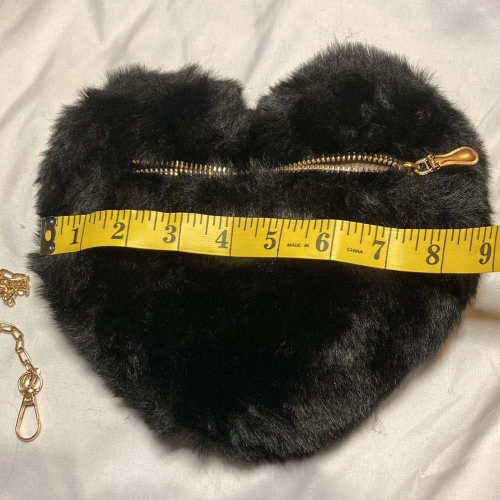 Fuzzy black heart shoulder bag - Picture 5 of 5